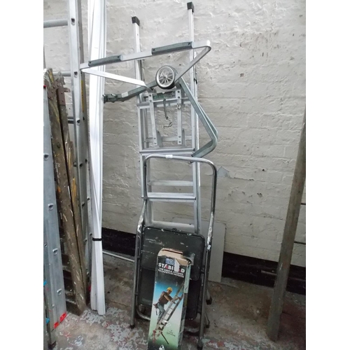 78 - FOUR ITEMS TO INCLUDE A BOXED ABRU LADDER STABILITY LEGS, 3 WAY ALUMINIUM WORK LADDER, ABRU SAFETY S... 