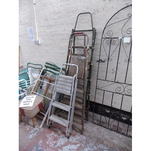 81 - FOUR SETS OF VINTAGE STEP LADDERS TO INCLUDE METAL AND ALUMINIUM