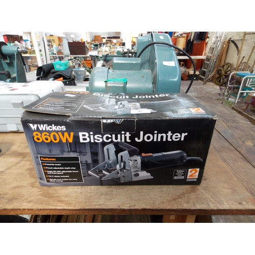 87 - A BOXED WICKES 860W MAINS ELECTRIC BISCUIT JOINTER IN W/O