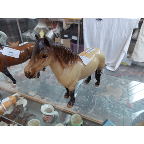 305 - A BESWICK HIGHLAND HORSE