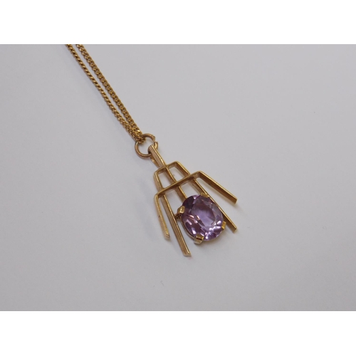 486 - A 9 CARAT GOLD ART DECO AMETHYST PENDANT AND CHAIN