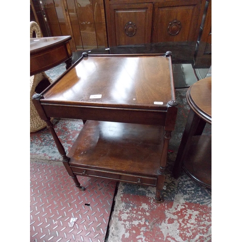 560 - AN EDWARDIAN MAHOGANY COFFEE TABLE ON FOUR BRASS MINIATURE CASTERS WITH ONE DRAWER