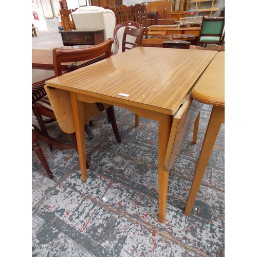 647 - A MAHOGANY EFFECT DROP LEAF DINING TABLE