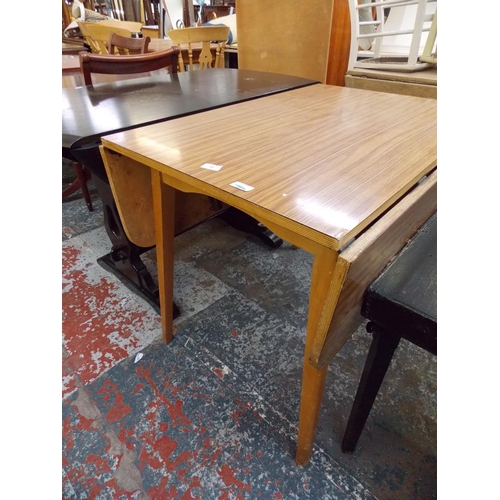 647 - A MAHOGANY EFFECT DROP LEAF DINING TABLE