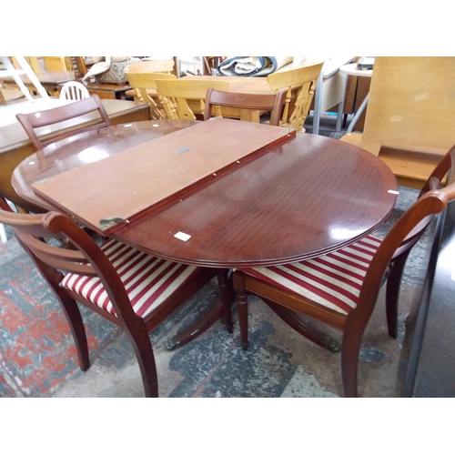 648 - A MEREDEW MAHOGANY DINING TABLE WITH FOUR MATCHING REGENCY STRIPED CHAIRS