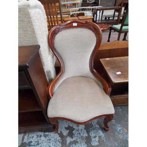 669 - A BEIGE UPHOLSTERED LADIES PARLOUR CHAIR