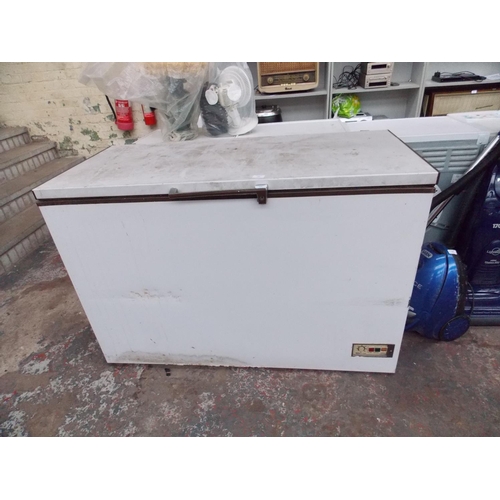 171 - A LARGE 130CM TOP LOADING CHEST FREEZER H/C