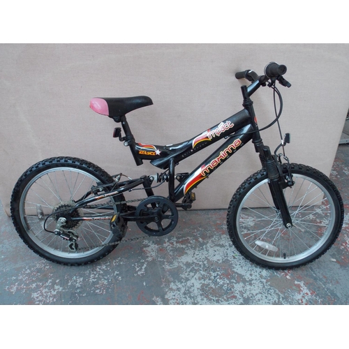 17 - A BLACK MAXIMA IMPACT BMX STYLE BIKE WITH DUAL SUSPENSION AND 6 SPEED SHIMANO GEAR SYSTEM