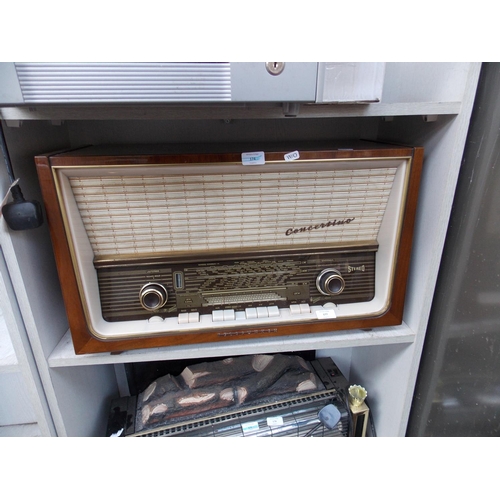 177 - A VINTAGE TELEFUNKEN CONCERTINO RADIO SERVICED BY THE VINTAGE WIRELESS COMPANY IN W/O