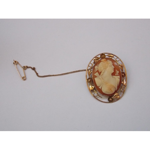 482 - A 9 CARAT GOLD LADIES CAMEO BROOCH