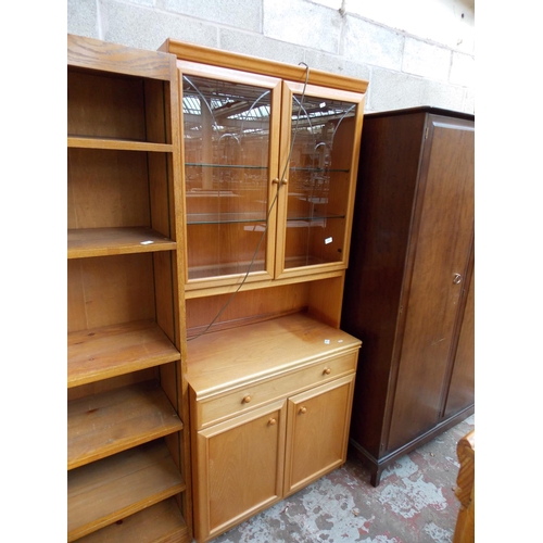 541 - A LIGHT MAHOGANY DISPLAY CABINET WITH TWO GLASS DOORS, ONE DRAWER AND TWO LOWER DOORS