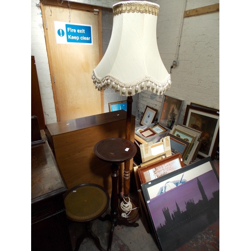 564 - AN OAK STANDARD LAMP, A MAHOGANY DUMBWAITER AND A SMALL MAHOGANY WINE TABLE