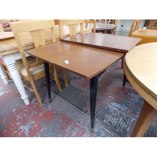 653 - A MAHOGANY DINING TABLE AND AN EXTRA LEAF