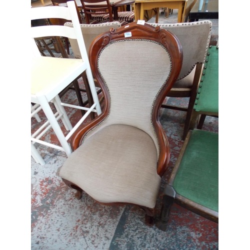 669 - A BEIGE UPHOLSTERED LADIES PARLOUR CHAIR