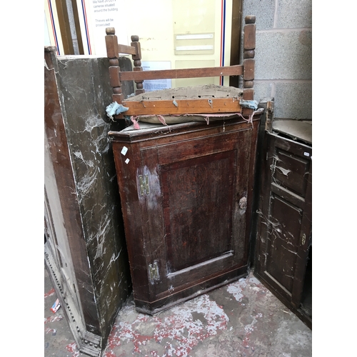 545 - A GEORGIAN OAK CORNER CABINET IN NEED OF REPAIR TOGETHER WITH A GEORGIAN OAK WALL CORNER CABINET AND... 