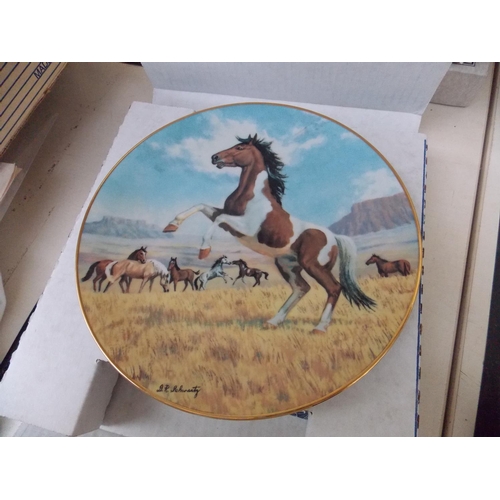 363 - A COLLECTION OF DAVENPORT HORSE SCENE COLLECTORS PLATES