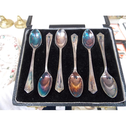 367 - A COLLECTION OF VINTAGE CUTLERY AND MIXED CHINA