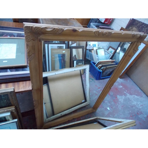 527 - FOUR ITEMS TO INCLUDE A LARGE RECTANGULAR CARVED PINE WALL HANGING MIRROR, A FRENCH STYLE GOLD FRAME... 