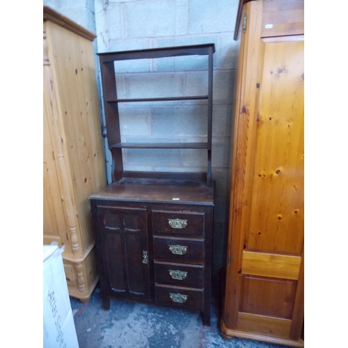 540 - A GOOD QUALITY 1930'S OAK SMALL NARROW DRESSER WITH TWO TIER UPPER PLATE RACK, LOWER DOOR, FOUR DRAW... 