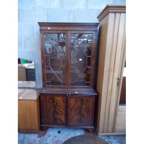 543 - TWO ITEMS TO INCLUDE A FLAMED MAHOGANY CABINET WITH UPPER GLAZED DOORS AND TWO LOWER DOORS AND AN AU... 