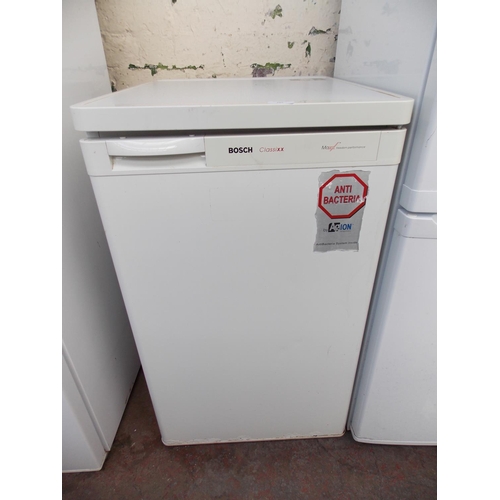 107 - A BOSCH CLASSIXX UNDER COUNTER FRIDGE (W/O)