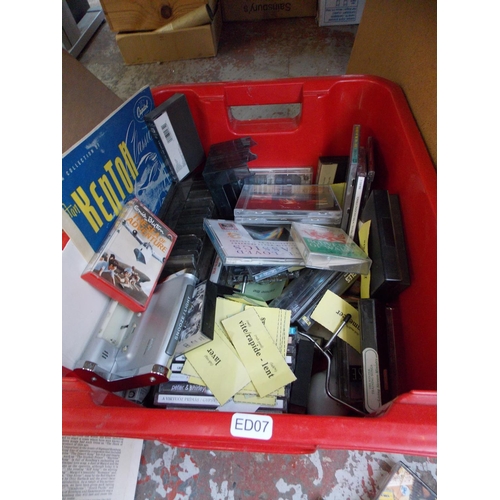 138 - A BOX CONTAINING VINTAGE CASSETTES, CLASSICAL CD'S, BROWN LEATHER HANDBAG ETC