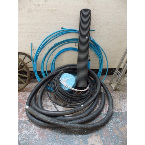 47 - A LARGE SELECTION OF VARIOUS PIPING TO INCLUDE BLUE PLASTIC WATER PIPE, BEER PUMP LINES, OXYACETYLEN... 