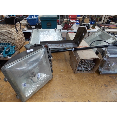 66 - SEVEN ITEMS OF ELECTRICAL LIGHTING TO INCLUDE LARGE OUTDOOR FLOOD LIGHTS, 23