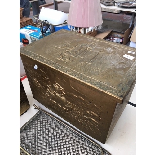 224 - A BRASS LOG BOX AND A BRASS MAGAZINE RACK