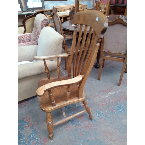 1231 - AN EARLY 20TH CENTURY ELM FARMHOUSE HALL CHAIR