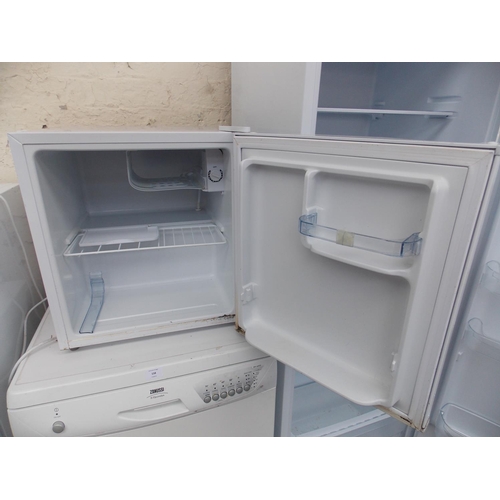 157 - AN ICE POINT WORKTOP FRIDGE (W/O)