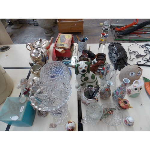 291 - A COLLECTION OF MIXED ITEMS TO INCLUDE CHINA, GLASSWARE, METALWARE, BOX OF MARBLES ETC