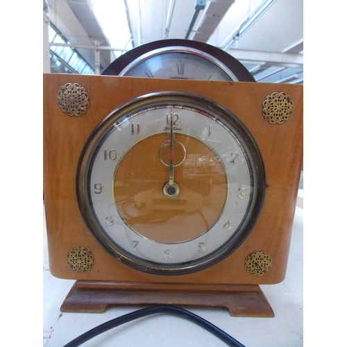 295 - TWO MANTLE CLOCKS, VINTAGE TELEPHONE AND A VINTAGE LAMP