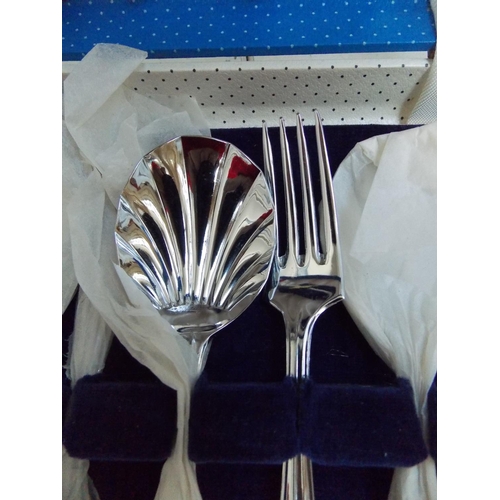 325 - A CANTEEN OF MIXED CUTLERY AND ONE OTHER