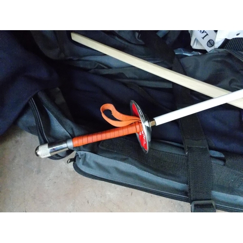 51 - A BAG CONTAINING FENCING EQUIPMENT TO INCLUDE HELMET, JACKET, WOODEN SAMURAI STYLE SWORDS, LEON PAUL... 