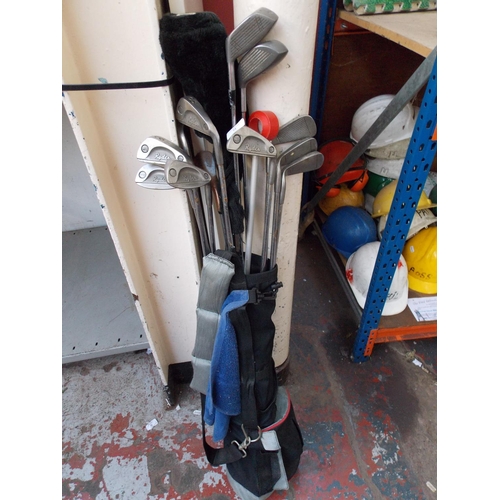 53 - A HIPPO GOLF BAG CONTAINING RYDER CLUBS