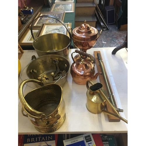 279 - A COLLECTION OF METALWARE TO INCLUDE BRASS PRESERVE PANS, COPPER SAMOVAR, COPPER KETTLE ETC