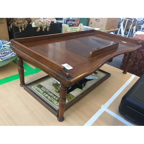 369 - A FRAMED TILED PLAQUE OF VICTORIAN NEWS VENDORS AND A MAHOGANY READING TABLE