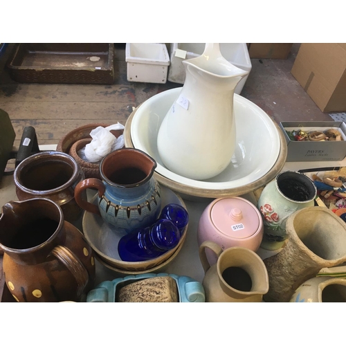 380 - TWENTY EIGHT MIXED ITEMS TO INCLUDE JUGS, WATER BOWLS, GLASS JARS ETC