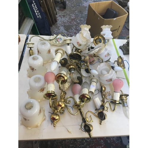 394 - A QUANTITY OF VARIOUS BRASS WALL LIGHTS AND SHADES