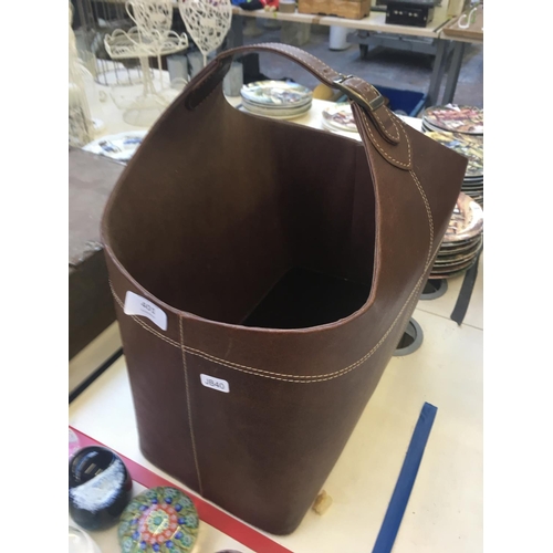 401 - A BROWN LEATHER MAGAZINE BAG