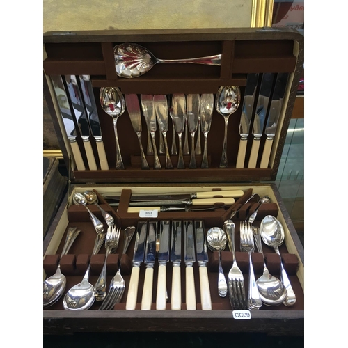 463 - A VINTAGE COMPLETE CANTEEN OF CUTLERY