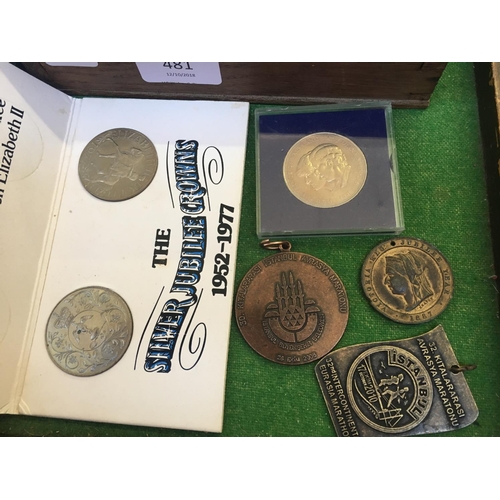 481 - A BOX OF VARIOUS MEDALS, BUTTONS AND COINS