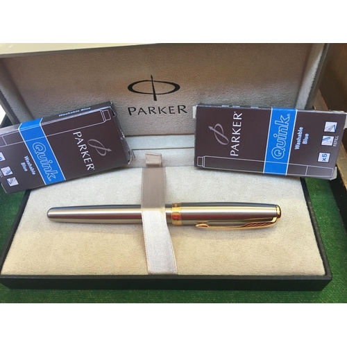 483 - A BOXED PARKER FOUNTAIN PEN