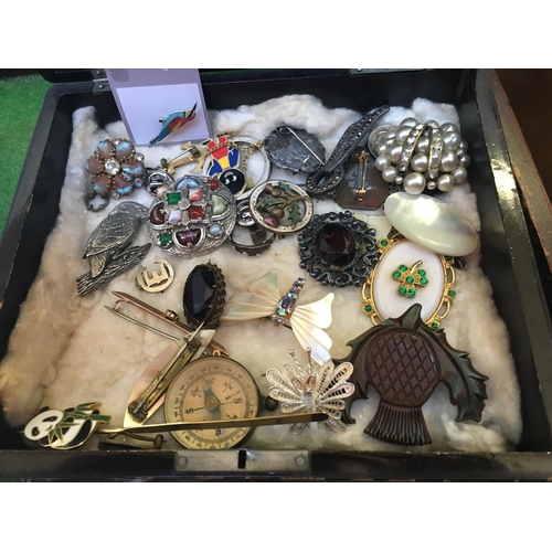 484 - A BOX OF MIXED COSTUME JEWELLERY