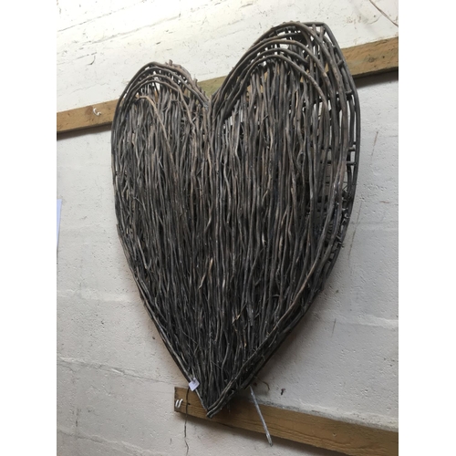 504 - A LARGE WICKER WALL HANGING HEART DECORATION