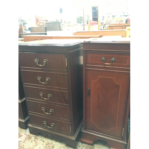 530 - TWO ITEMS TO INCLUDE A MAHOGANY STEREO CABINET AND A MAHOGANY CD CABINET