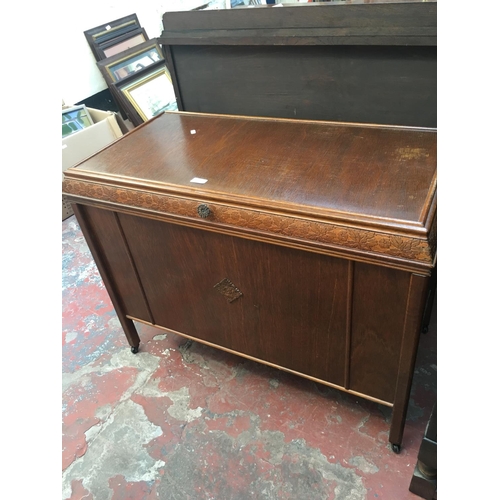 538 - A DARK OAK BEDDING CHEST