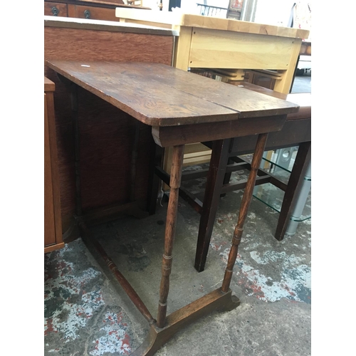 569 - TWO ITEMS TO INCLUDE A TEAK SIDE TABLE AND AN OAK SIDE TABLE