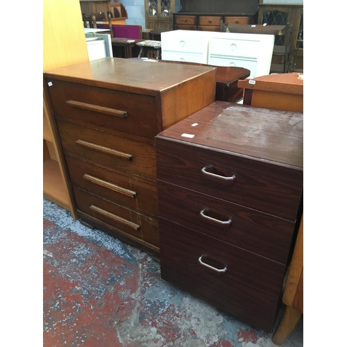 581 - TWO ITEMS TO INCLUDE A MAHOGANY EFFECT CHEST OF THREE DRAWERS AND AN OAK CHEST OF FOUR DRAWERS